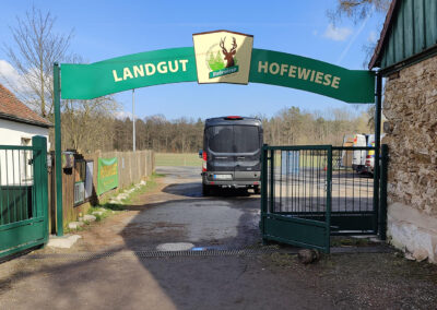 755-Torbogen-Einfahrtsportal-Schild-Kontur-fraesen-Landgut-Hofewiese-Dresden