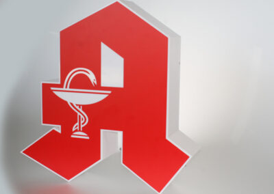 Leuchtbuchstabe-Apotheken-A-Apothekenwerbung-Wandmontage-einseitig