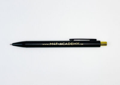 Kugelschreiber-pen-Soft-schwarz-gold-Lasergravur-m4f-Hamburg