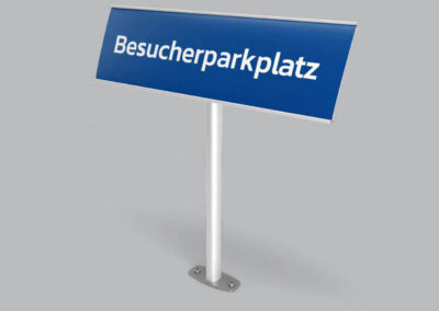 Parkplatzschild-schraeg-Ovalrohrpfosten-silber-eloxiert