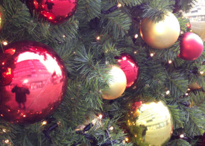 500-Weihnachtsbaum-Weihnachtskugeln-Kunststoff-rot-gold-matt-glanz