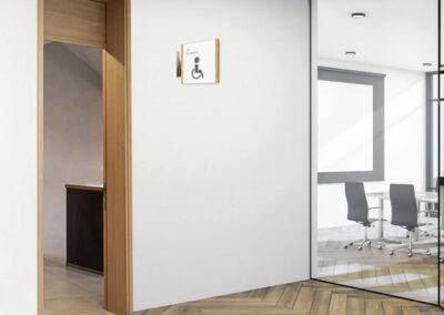 Ausleger-Fahnenschild-Holz-Schildersystem-Wood