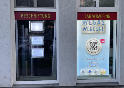 WG20259_Immobilien_LED_Displayrahmen_Aufsteller-beleuchtet