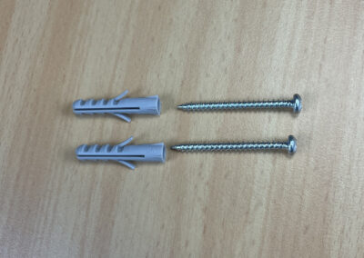 Befestigung-Tuerschild-Flachkopfschraube-4x45mm-Duebel