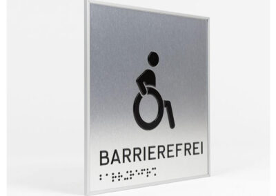 Schildersystem-Formoflach-Tuerschild-Fixbeschriftung-Brailleschrift