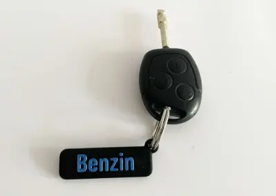 Autoschluesselanhaenger-Benzin