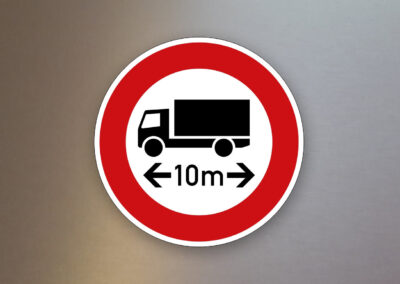Verbotsschild-Verkehrsschild-tatsaechliche-laenge-266