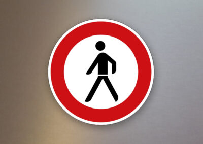 Verbotsschild-Verkehrsschild-verbot-für-Fußgaenger-259