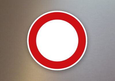 Verbotsschild-Verkehrsschild-verbot-fuer-fahrzeuge-aller-art-250