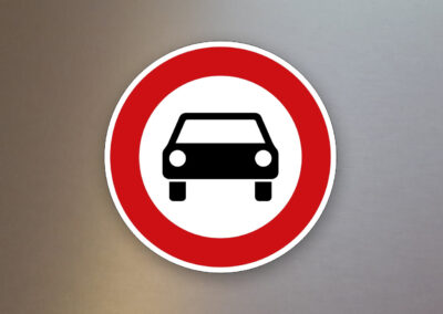 Verbotsschild-Verkehrsschild-verbot-fuer-kraftwagen-251
