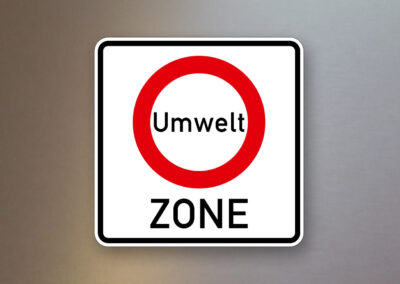 Verbotsschild-beginn-einer-verkehrsverbotszone-zur-verminderung-schaedlichr-luftverunreinigungen-270-1