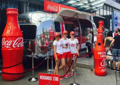 3-D-Kundenstopper-Cola-Flasche-150cm-recycling-Muelleimer-Event-Messe