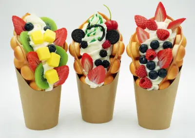 3D-Werbefigur-Dekorationsfigur-Aufsteller-Fruchteis-Fruechte-in-Waffel