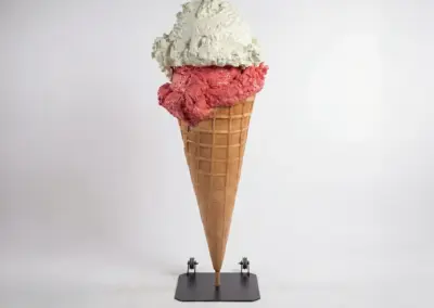 3D-Werbefigur-Werbeaufsteller-2-Kugel-Eis-Waffel-Metallfuss-Rollen-175cm