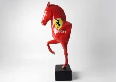 3D-XXL-Pferdefigur-Bueste-rotes-Pferd-Logo-Ferrari