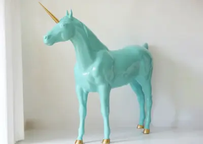 3D-XXL-Pferdefigur-Fantasiefigur-lebensgrosses-Einhorn