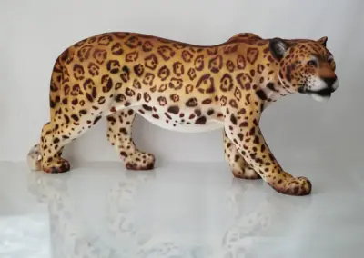 3D-lebensgrosse-Dekorationsfigur-Tierfigur-Panther-natur-bemalt