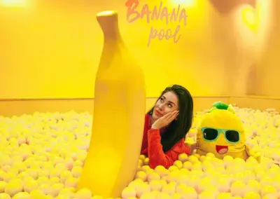 Glasfaserfigur-Werbefigur-Werbeaufsteller-Banane-100cm