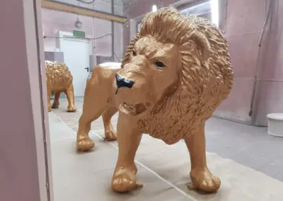 XXL-3d-Tierfigur-Dekoration-lebensgrosser-goldener-Loewe-210cm