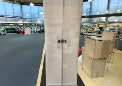 Rollup-Acrylboxhalter-DIN-A4-Halterung-Rueckseite-Messestand