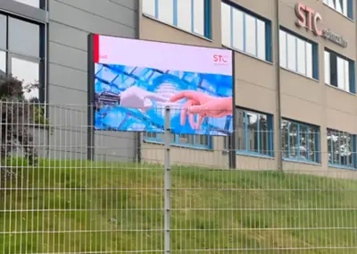 XXL-Digitale-Werbeaufsteller-Aussen-Werbetafel