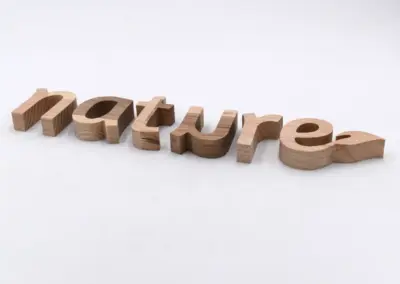 3d-Fraesbuchstaben-Holz-wooden-Esche-keilgezinkt-19mm-fraesen-1
