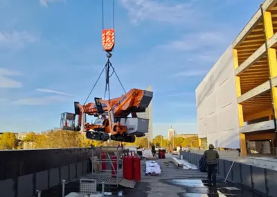 767-Wetterschutz-Montage-schwerste-Technik-Arbeitsbuehne