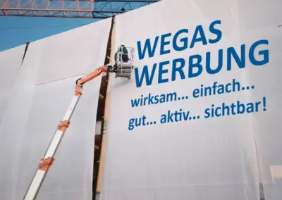767-Wetterschutzplanen-Fassadenschutzplane-mit-Druck-Werbung