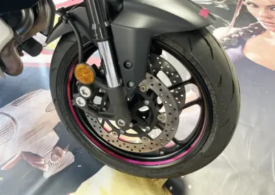 775-Motorraddesign-Felgenstreifen-Autofolie-rosa-pink-metallic
